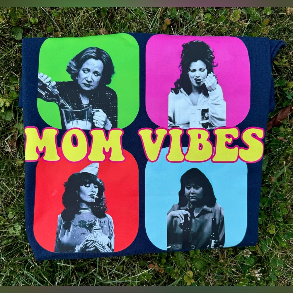 Mom vibes tee
